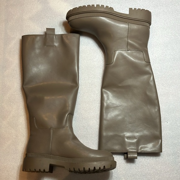 H&M pull on boots. New. Size 10. - Picture 2 of 7